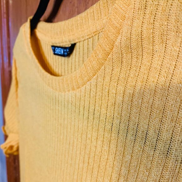 SHEIN Ribbed Lettuce-Edge Cropped Tee - Picture 4 of 6